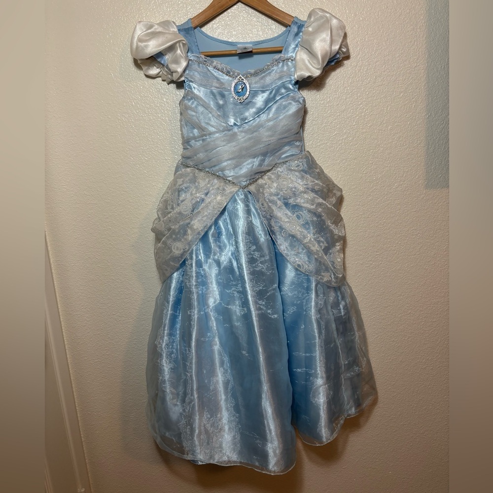 Disney Cinderella Princess Gown Dress Size 7/8 |
Blue | glitter | girly | cute